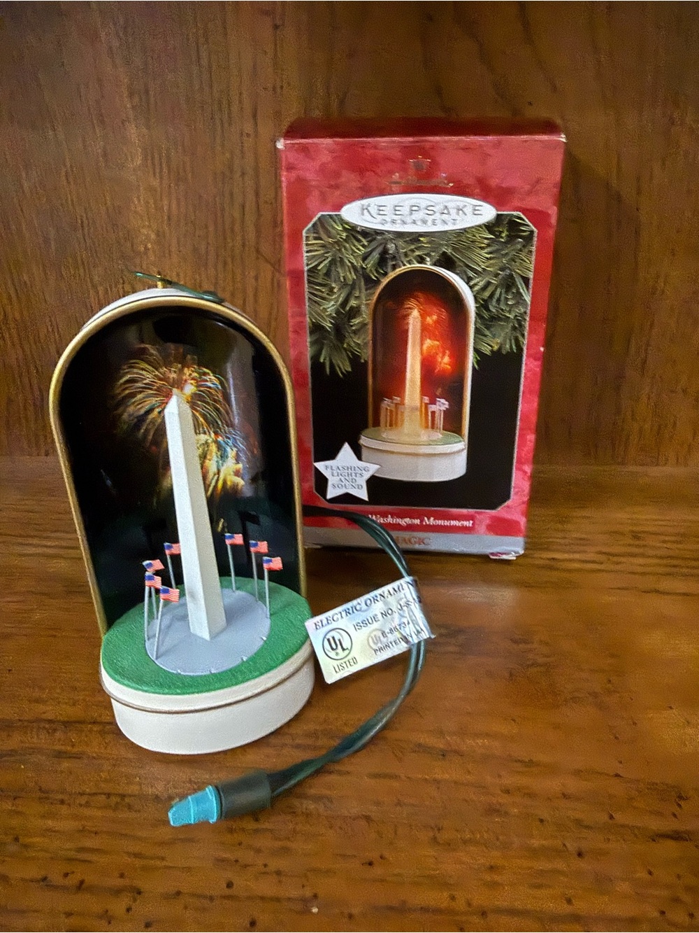 Hallmark Keepsake Washington Monument Light-Up Ornament – Red, White, Blue